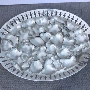 Lot of 30 vintage metal cookie cutter